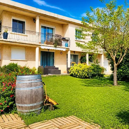 2 Appartements, Piscine, Jeux, Jardin Clos