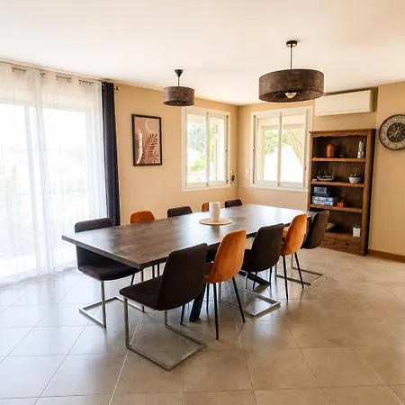 2 Appartements, Piscine, Jeux, Jardin Clos * Lunel-Viel