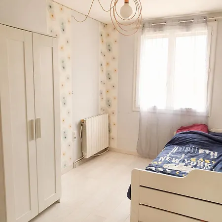 2 Appartements, Piscine, Jeux, Jardin Clos * Lunel-Viel
