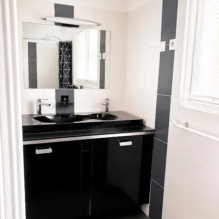 2 Appartements, Piscine, Jeux, Jardin Clos