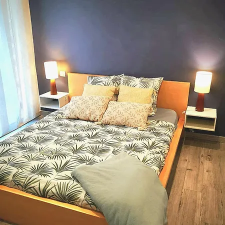 2 Appartements, Piscine, Jeux, Jardin Clos Apartment *